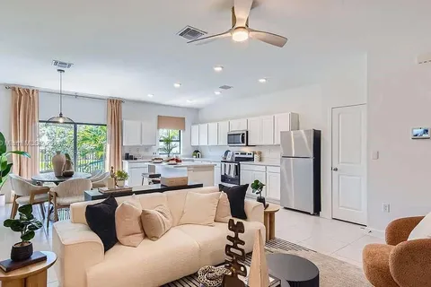 876 NW 3rd Way, Pompano Beach FL 33060