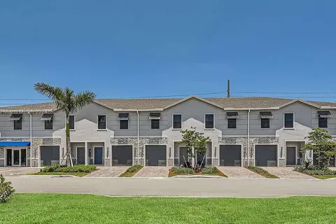 876 NW 3rd Way, Pompano Beach FL 33060