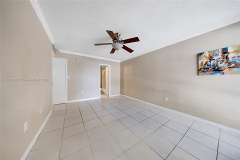 17620 Atlantic Blvd # 208, Sunny Isles Beach FL 33160