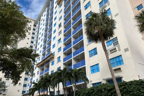 400 Kings Point Dr # 1607, Sunny Isles Beach FL 33160