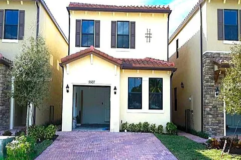 5507 NW 50th Ter, Tamarac FL 33319