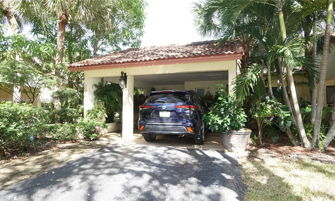 16145 Laurel Dr # 31, Weston FL 33326