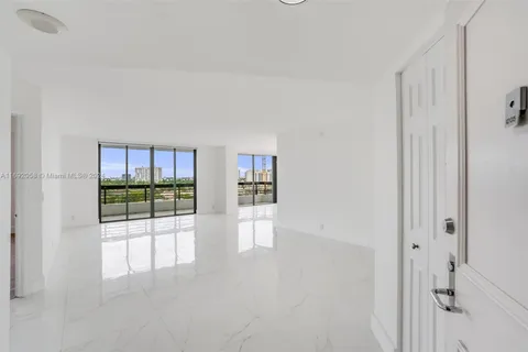 3500 Mystic Pointe Dr # 1205, Aventura FL 33180