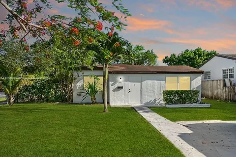 1498 NE 178th St, North Miami Beach FL 33162