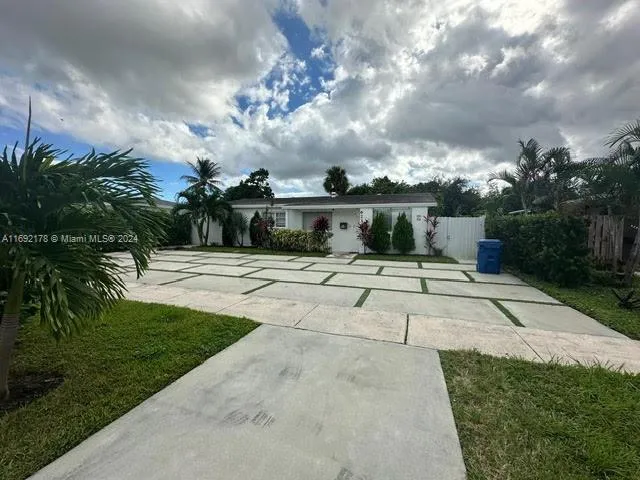 6230 NW 14th St, Sunrise FL 33313