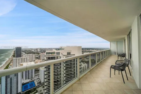 1830 S OCEAN DR # 4704, Hallandale Beach FL 33009