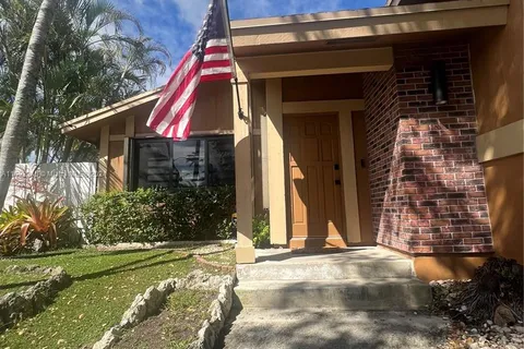 21806 SW 98th Pl, Cutler Bay FL 33190