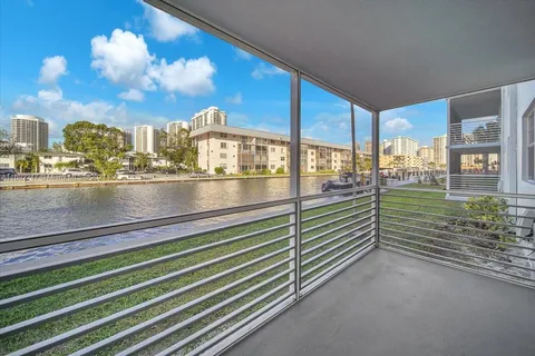 3725 NE 169 St # 105, North Miami Beach FL 33160