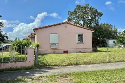 3101 NW 49th St, Miami FL 33142