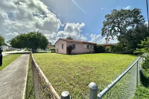 3101 NW 49th St, Miami FL 33142