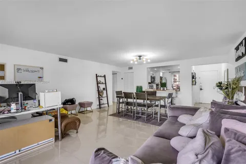 271 W Park Dr # 7, Miami FL 33172