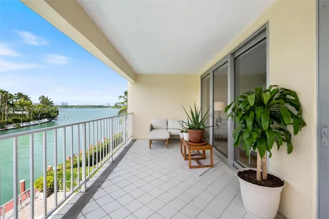 10180 W Bay Harbor Dr # 3A, Bay Harbor Islands FL 33154