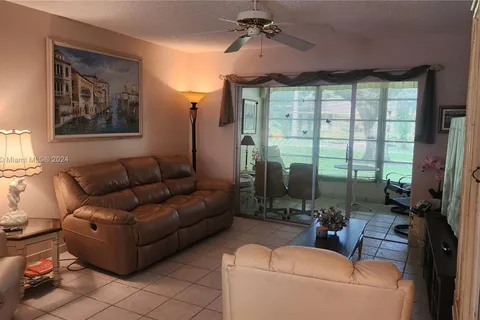 5001 NW 34th St # 103, Lauderdale Lakes FL 33319