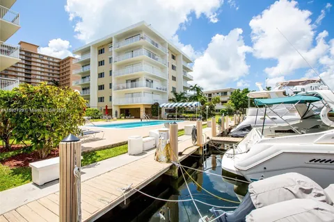 120 Golden Isles Dr # 22B, Hallandale Beach FL 33009