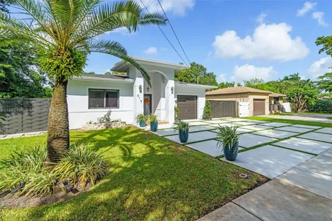 815 NE 144th St, North Miami FL 33161