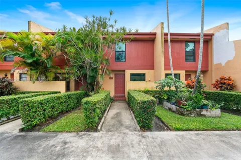 9744 NW 15th St # 303, Pembroke Pines FL 33024