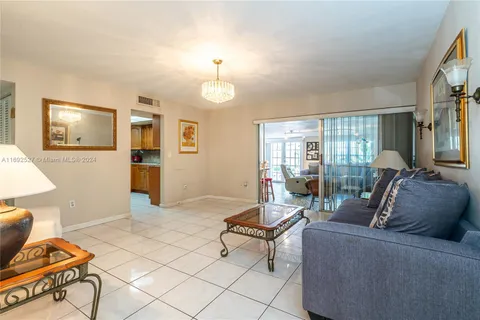 1805 W 68th St # 1805, Hialeah FL 33014