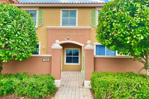 728 SW 106th Ave # 2003, Pembroke Pines FL 33025