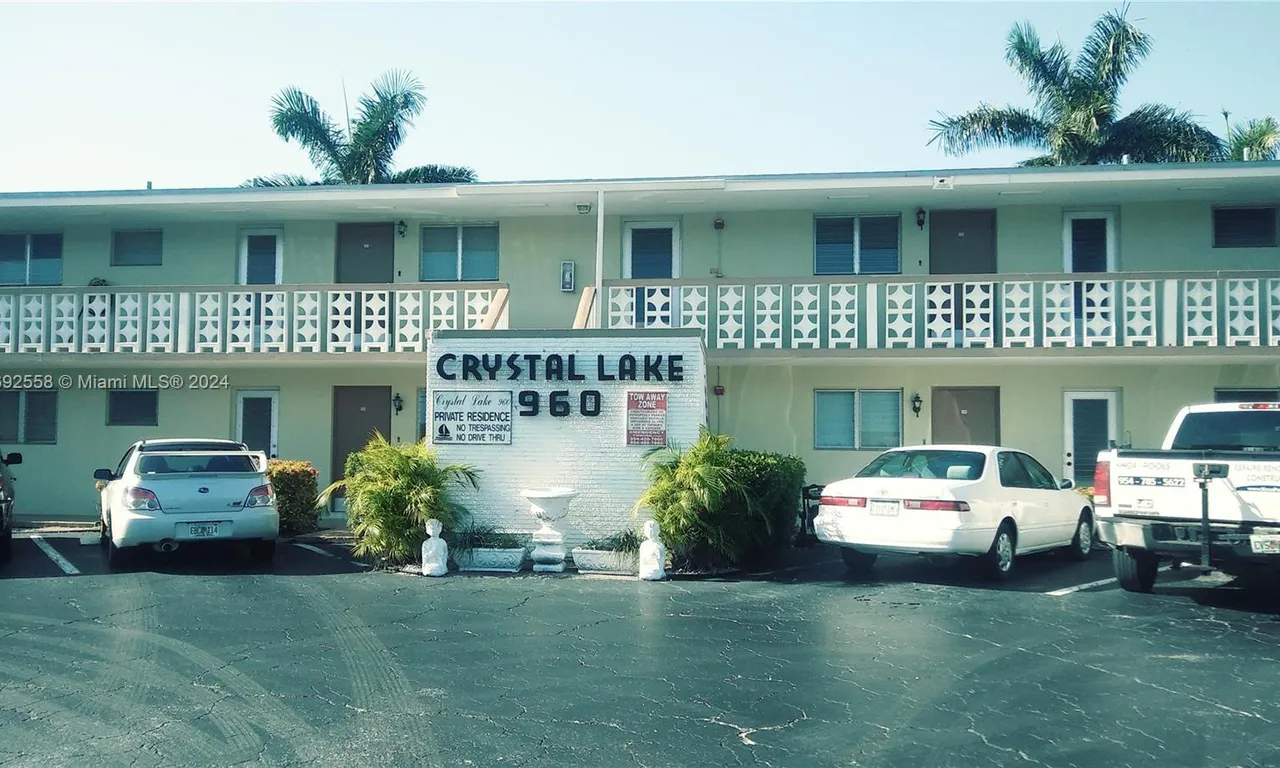 960 Crystal Lake Dr # 214, Pompano Beach FL 33064