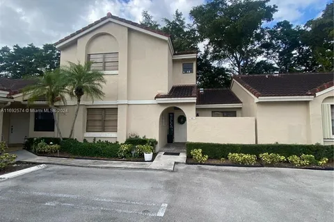 6111 NW 171st St, Hialeah FL 33015