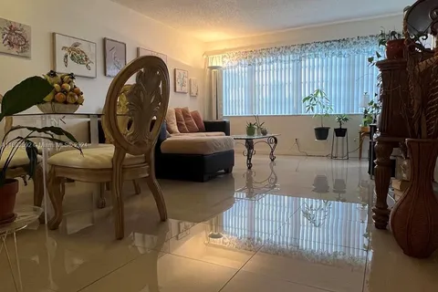 330 SE 2nd St # 101G, Hallandale Beach FL 33009