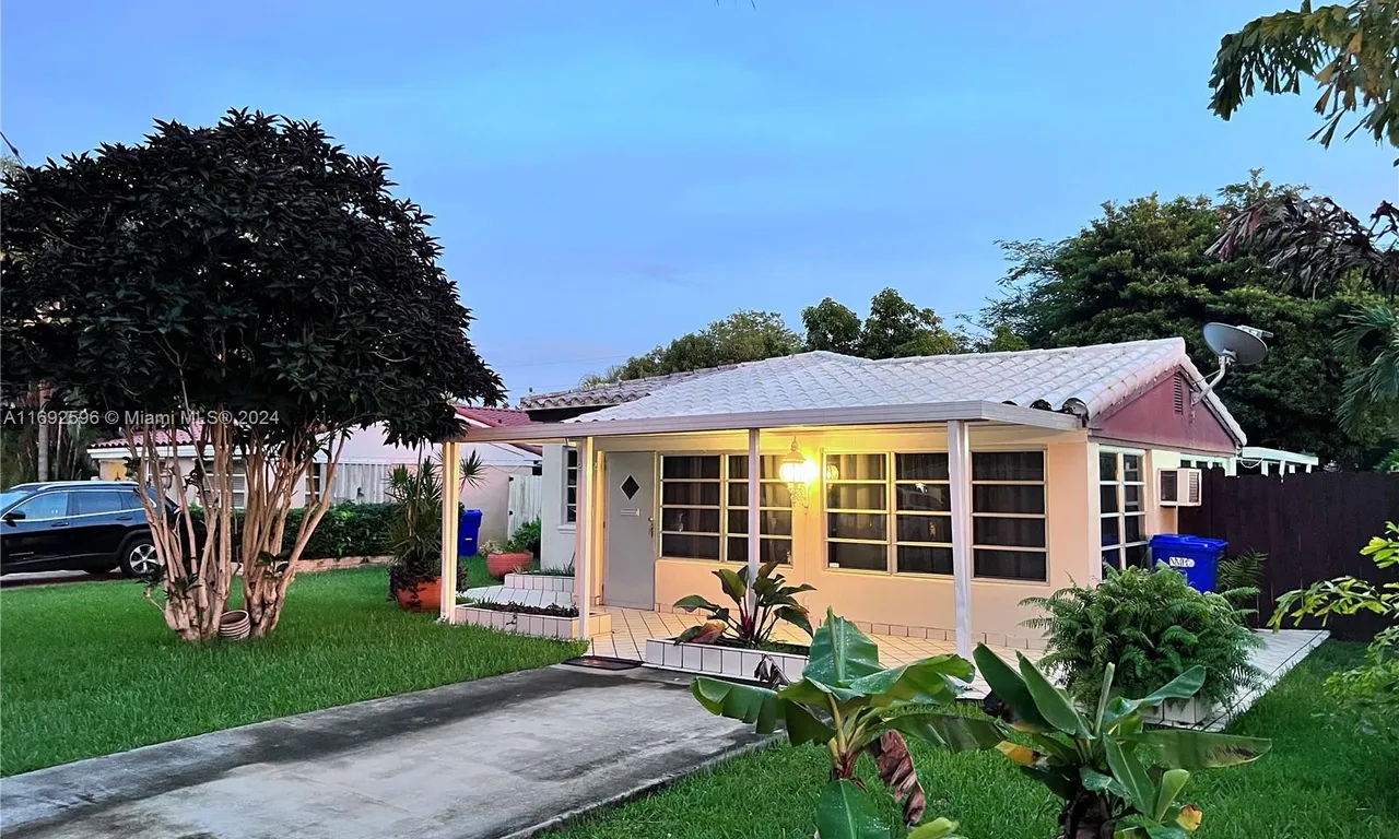 2082 NE 180th St, North Miami Beach FL 33162