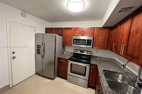 3600 NW 21st St # 114, Lauderdale Lakes FL 33311