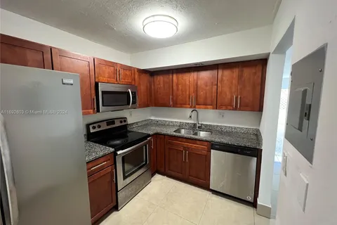 3600 NW 21st St # 114, Lauderdale Lakes FL 33311