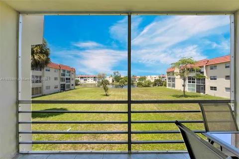 2951 E Sunrise Lakes Dr # 209, Sunrise FL 33322