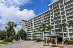 4015 W Palm Aire Dr # 902, Pompano Beach FL 33069