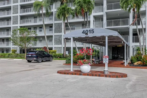 4015 W Palm Aire Dr # 902, Pompano Beach FL 33069