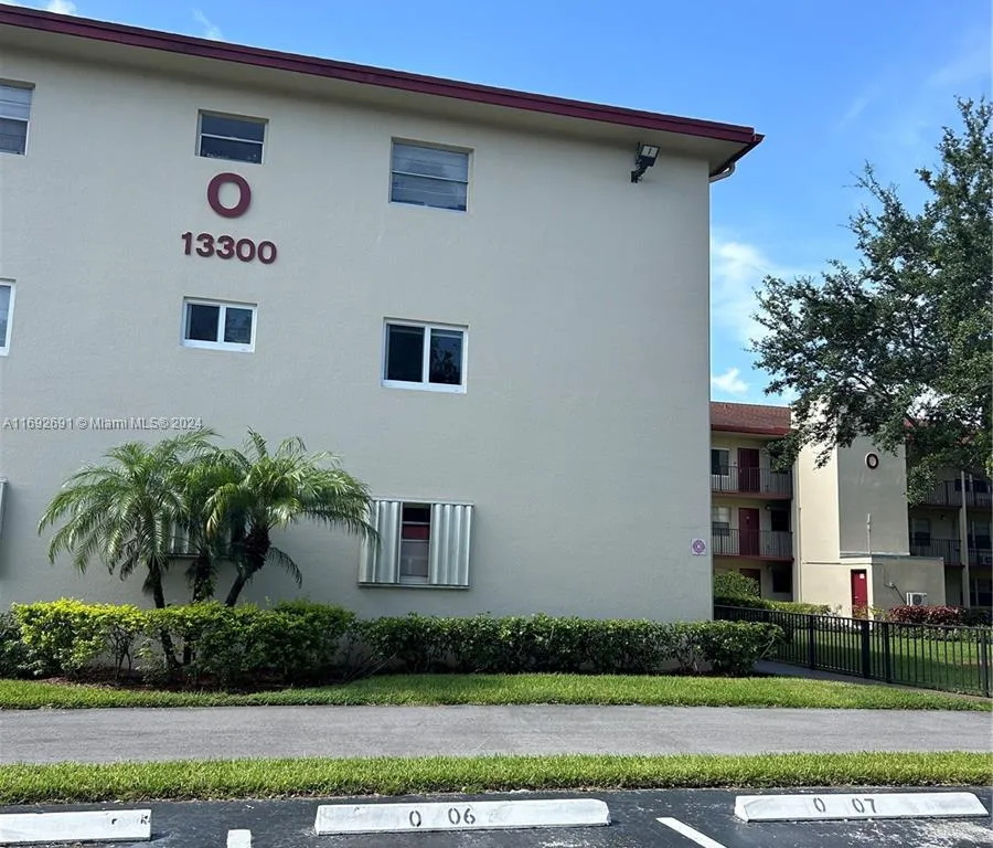 13300 SW 1st St # 105O, Pembroke Pines FL 33027