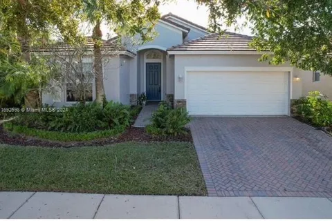 9517 SW Flowermound Cir, Port St. Lucie FL 34987