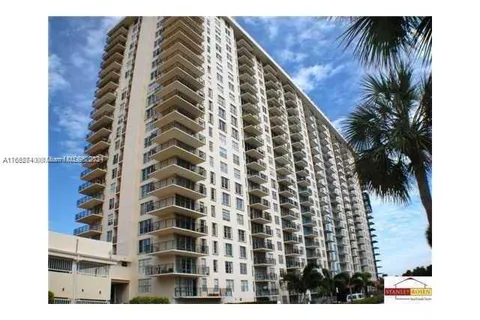 231 174th St # 4, Sunny Isles Beach FL 33160