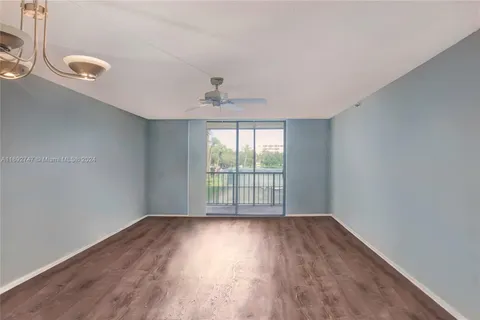 2788 Tennis Club Dr # 201, West Palm Beach FL 33417