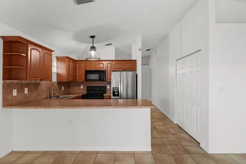 7601 NW 166th Ter, Hialeah FL 33015