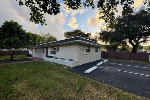 715 SW 6th St, Dania Beach FL 33004