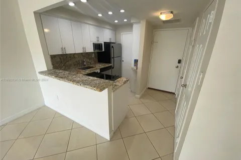 2899 Collins Ave # 1208, Miami Beach FL 33140