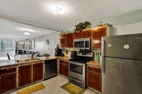 8010 Hampton Blvd # 211, North Lauderdale FL 33068