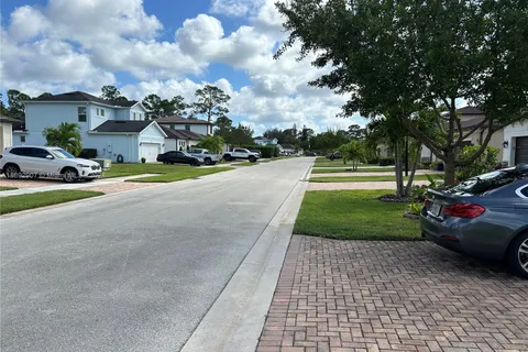 228 SE Via Visconti, Port St. Lucie FL 34952