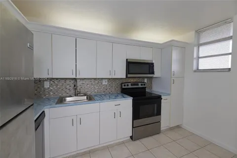 2903 N Miami Beach Blvd # 806, North Miami Beach FL 33160