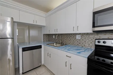 2903 N Miami Beach Blvd # 806, North Miami Beach FL 33160