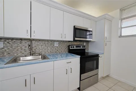 2903 N Miami Beach Blvd # 806, North Miami Beach FL 33160