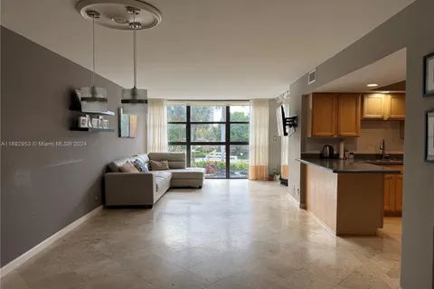 400 Leslie Dr # 303, Hallandale Beach FL 33009