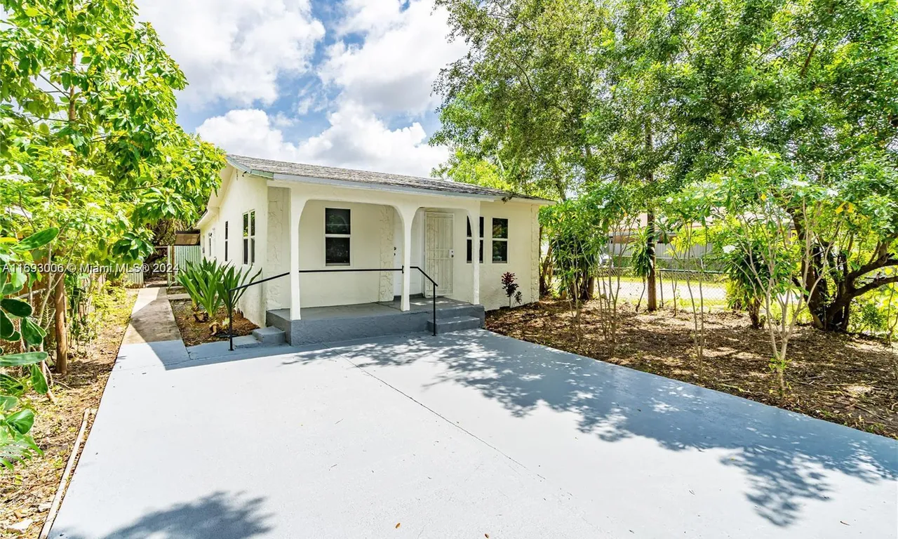 3121 NW 60th, Miami FL 33142