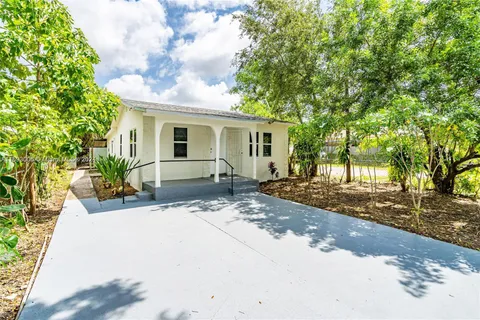 3121 NW 60th, Miami FL 33142