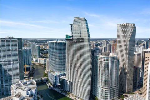 300 Biscayne Boulevard # 2103, Miami FL 33131