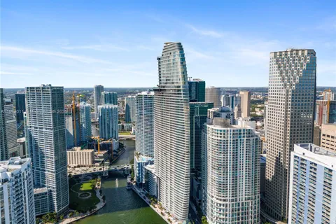 300 Biscayne Boulevard # 2103, Miami FL 33131