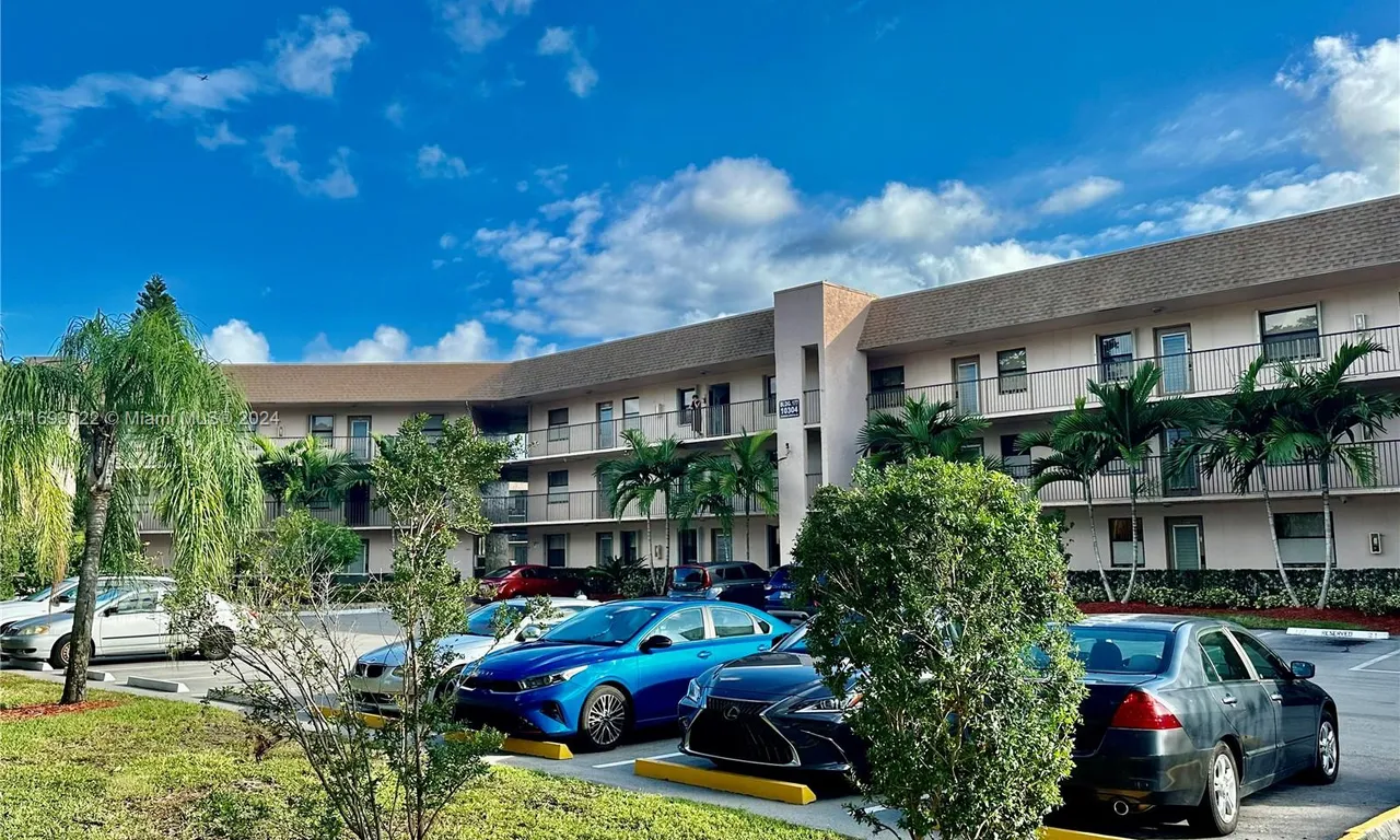 10304 Sunrise Lakes Blvd # 304, Sunrise FL 33322