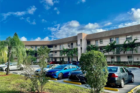 10304 Sunrise Lakes Blvd # 304, Sunrise FL 33322